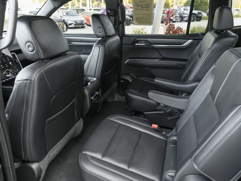 Used 2024 GMC Acadia Elevation image 33