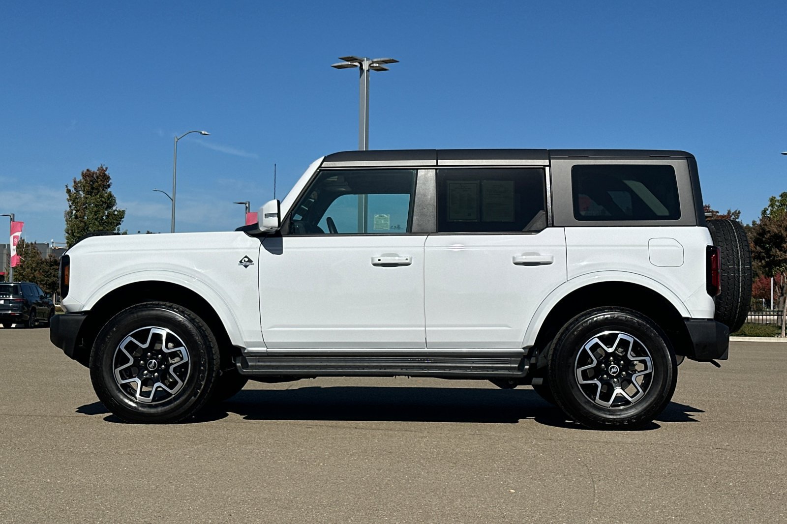 Used 2025 Ford Bronco Outer Banks AWD/4WD image 7