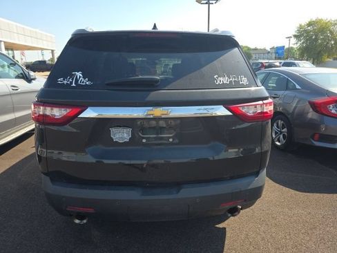 Used 2018 Chevrolet Traverse LT FWD image 3
