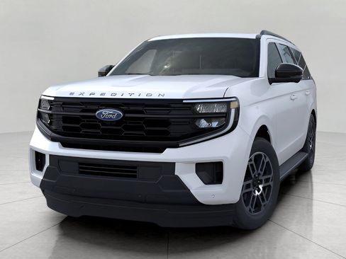 New 2025 Ford Expedition Active image 2