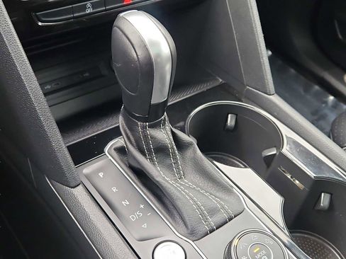 Used 2022 Volkswagen Atlas Cross Sport SEL R-Line AWD/4WD image 34