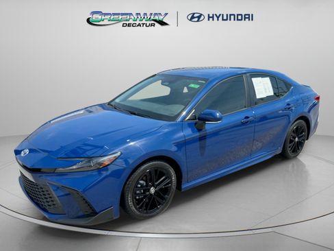 Used 2025 Toyota Camry SE FWD image 4