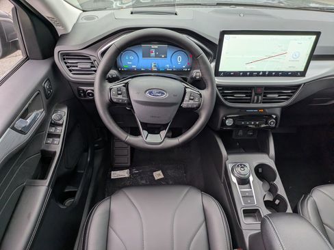 New 2026 Ford Escape SE w/ PHEV Premium Package FWD image 32