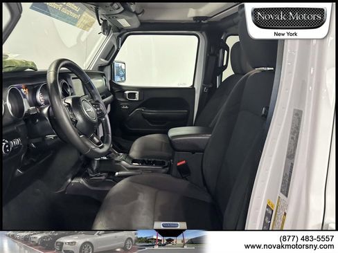 Used 2022 Jeep Gladiator Sport image 12
