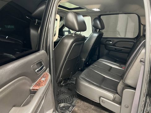 Used 2011 GMC Sierra 2500 Denali w/ Suspension Package, Off-Road AWD/4WD image 9