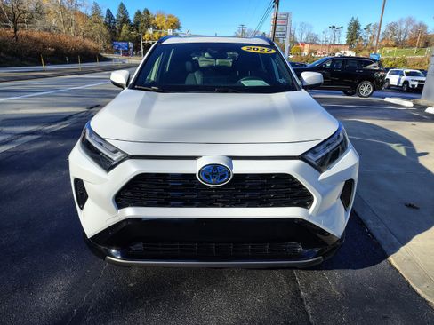 Used 2022 Toyota RAV4 SE image 3