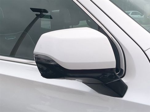 Used 2023 GMC Yukon Denali Ultimate image 13