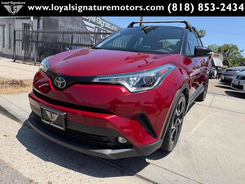 Used 2019 Toyota C-HR Limited FWD image 3