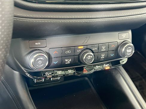 Used 2022 Dodge Durango SXT w/ Anodized Platinum Package image 15