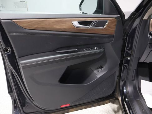 Used 2024 Volkswagen Atlas SE image 11