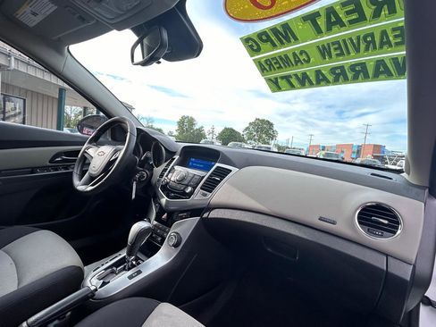 Used 2016 Chevrolet Cruze LS FWD image 18