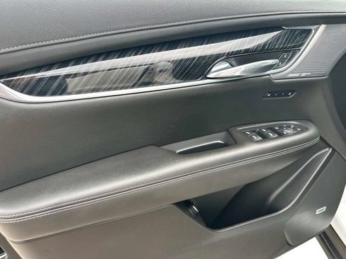 Used 2023 Cadillac XT6 Premium Luxury AWD/4WD image 16