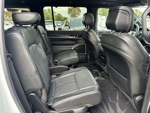 Used 2022 Jeep Wagoneer Series II w/ Convenience Group I AWD/4WD image 12