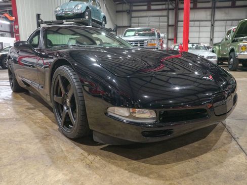Used 1999 Chevrolet Corvette Coupe w/ Memory Pkg image 12