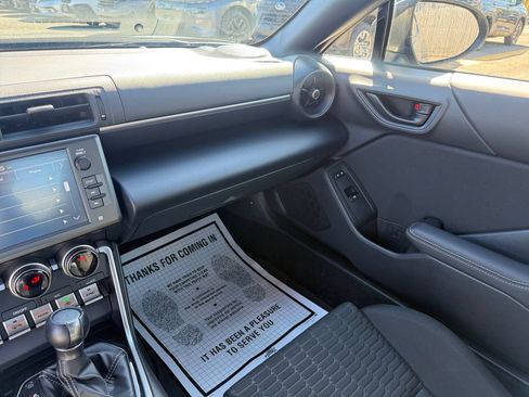 Used 2025 Toyota GR86 w/ ALL Weather Mat Package (TMS) RWD image 30