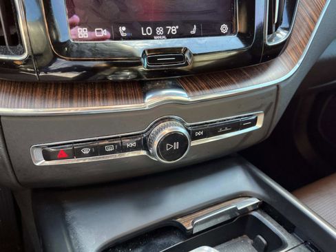 Used 2023 Volvo XC60 B5 Ultimate image 42