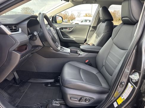 Used 2025 Toyota RAV4 Limited image 16