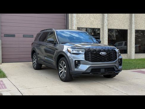 Used 2025 Ford Explorer ST-Line image 1