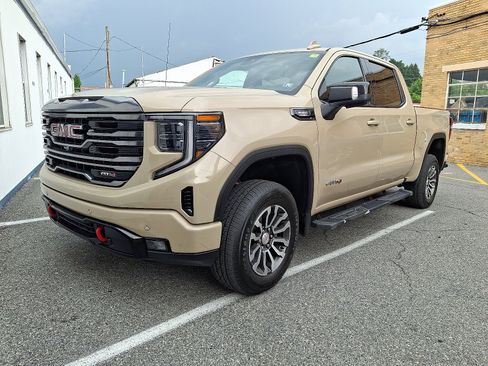 Used 2023 GMC Sierra 1500 AT4 w/ Technology Package AWD/4WD image 1
