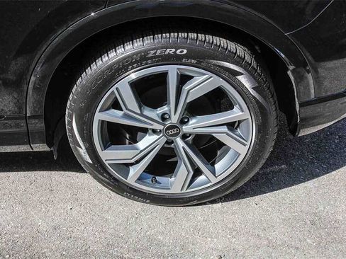 Used 2025 Audi Q4 e-tron Prestige w/ Black Optic Plus Package image 10