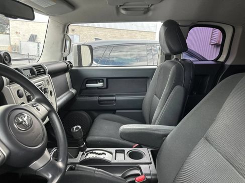 Used 2014 Toyota FJ Cruiser 4WD w/ Convenience Package image 7