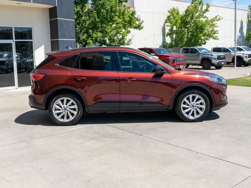 Used 2021 Ford Escape SE w/ SE Sport Appearance Package AWD/4WD image 8