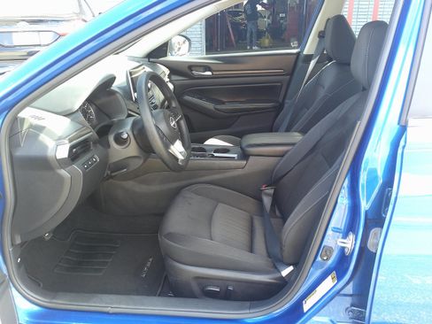 Used 2025 Nissan Altima 2.5 SV FWD image 14