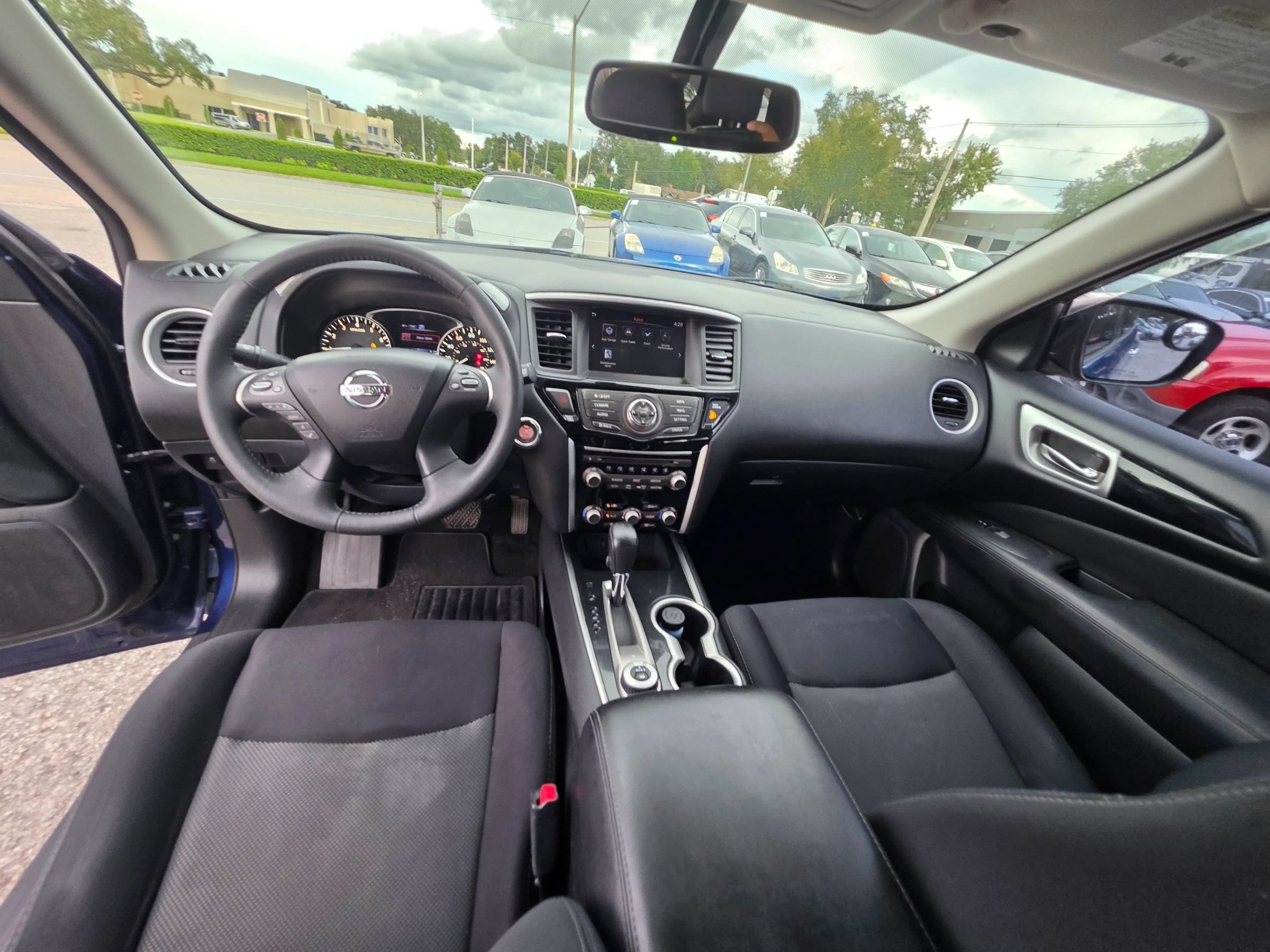 Used 2018 Nissan Pathfinder SV AWD/4WD image 16