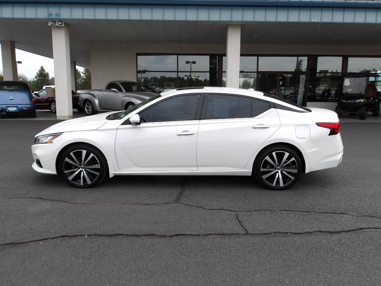 Used 2019 Nissan Altima 2.5 Platinum AWD/4WD image 3