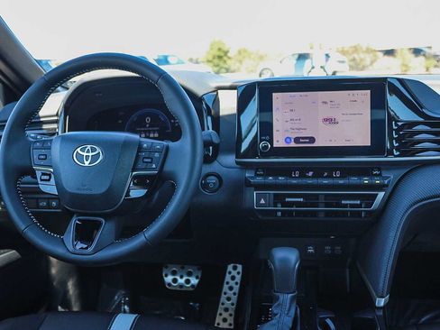 Used 2026 Toyota Camry SE FWD image 13