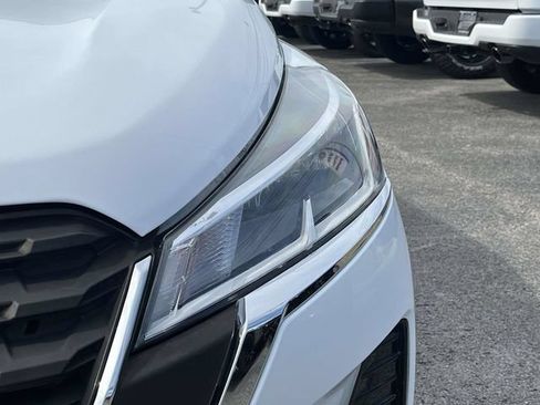 Used 2021 Nissan Kicks S FWD image 9