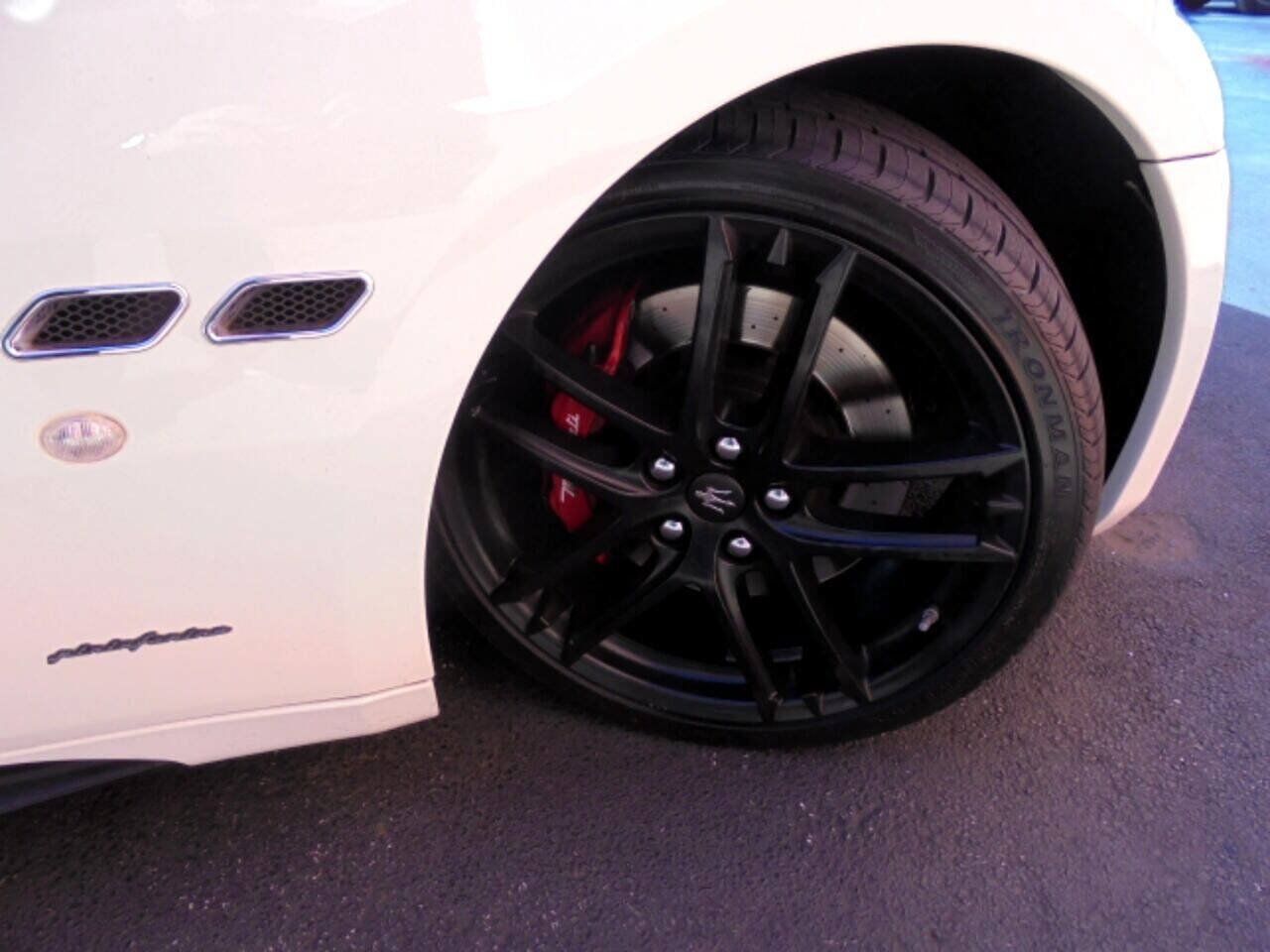 Used 2017 Maserati GranTurismo Sport RWD image 28