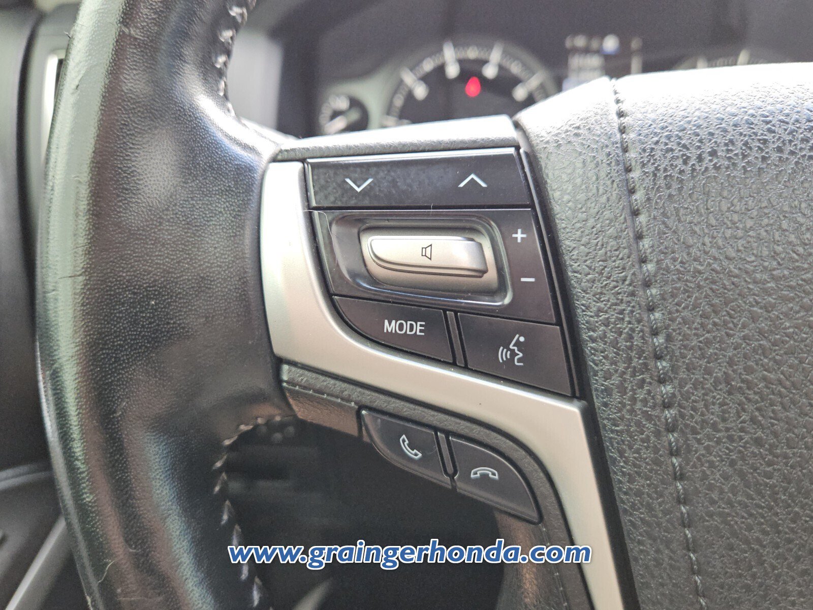 Used 2019 Toyota Land Cruiser w/ Four Season Floor Mat Package AWD/4WD image 20