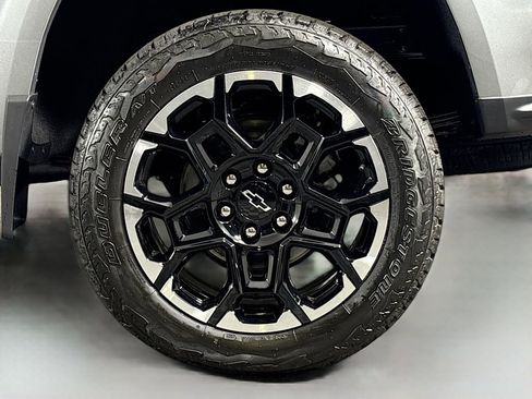 Used 2026 Chevrolet Colorado Z71 w/ Technology Package AWD/4WD image 36