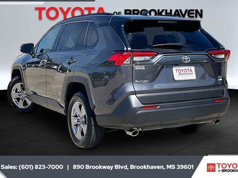 Used 2025 Toyota RAV4 XLE AWD/4WD image 2