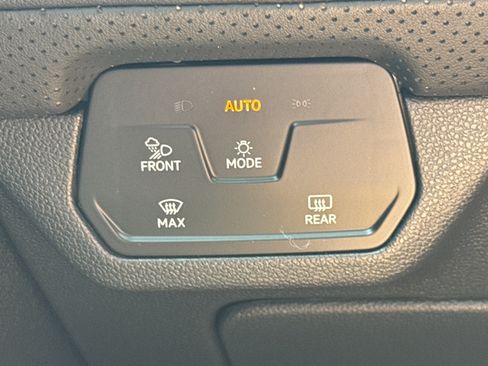 Certified 2024 Volkswagen Atlas SE w/ Panoramic Sunroof Package FWD image 14