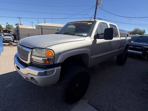 Used 2005 GMC Sierra 2500 SLT w/ Heavy-Duty Power Package AWD/4WD image 4