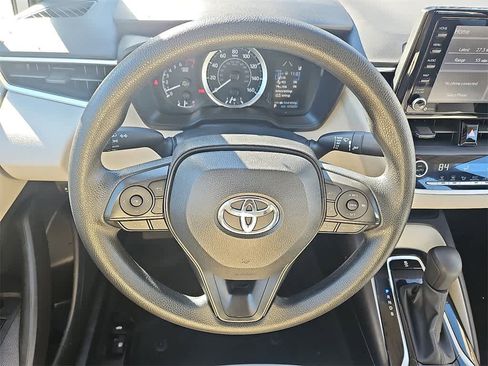 Used 2022 Toyota Corolla LE image 16