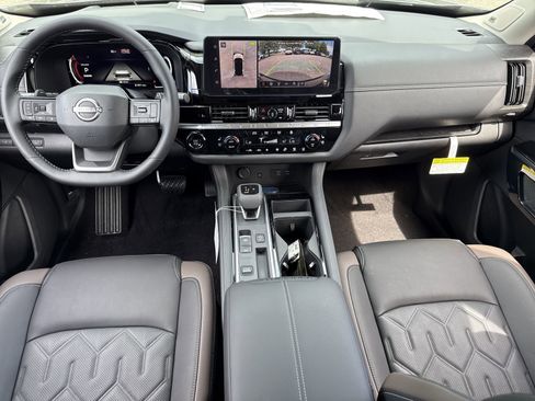 New 2026 Nissan Pathfinder Platinum FWD image 2