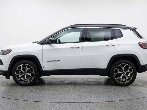 Used 2025 Jeep Compass Limited image 5