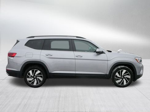Certified 2025 Volkswagen Atlas SE image 8