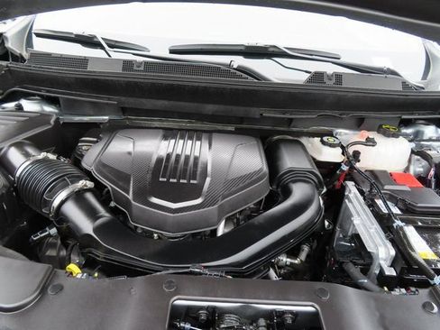 Used 2025 Chevrolet Traverse LT AWD/4WD image 39