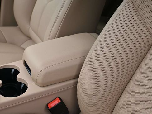 Certified 2026 Porsche Macan AWD/4WD image 21