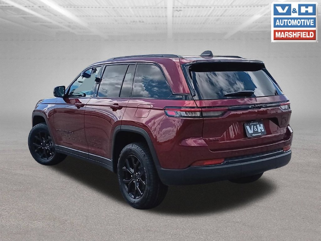 Used 2024 Jeep Grand Cherokee Altitude AWD/4WD image 20