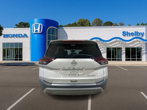 Used 2022 Nissan Rogue SV image 7