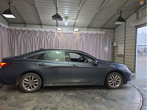 Used 2021 Toyota Avalon XLE image 11