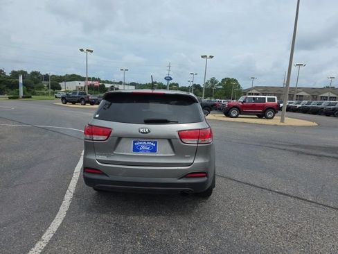 Used 2017 Kia Sorento L FWD image 4
