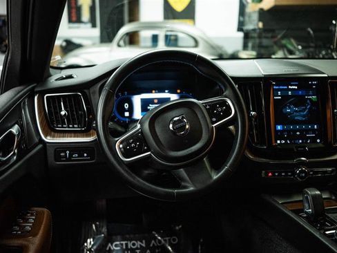 Used 2022 Volvo XC60 T8 Inscription image 18