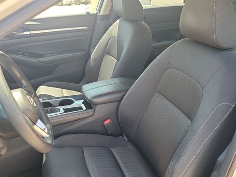 Used 2023 Nissan Altima 2.5 SV FWD image 12