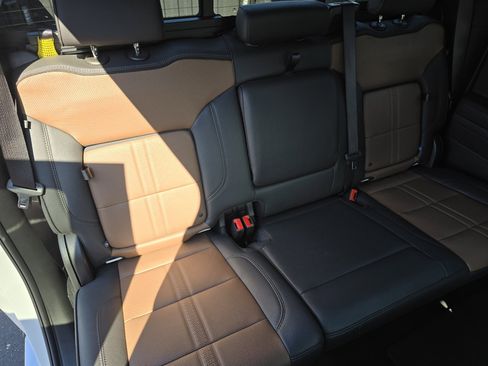 Used 2024 Chevrolet Silverado 1500 High Country image 34